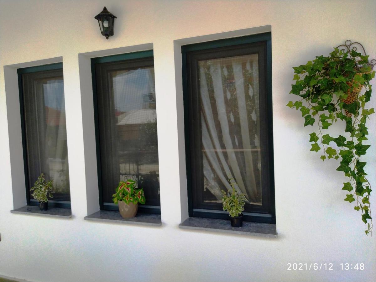 Λιμναίο Ξενοδοχείο Khrisokhórafa Εξωτερικό φωτογραφία